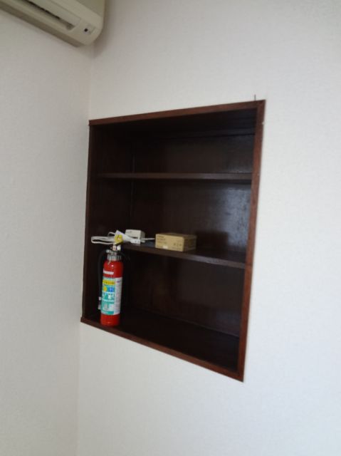 Other room space. There is also a little shelf. 