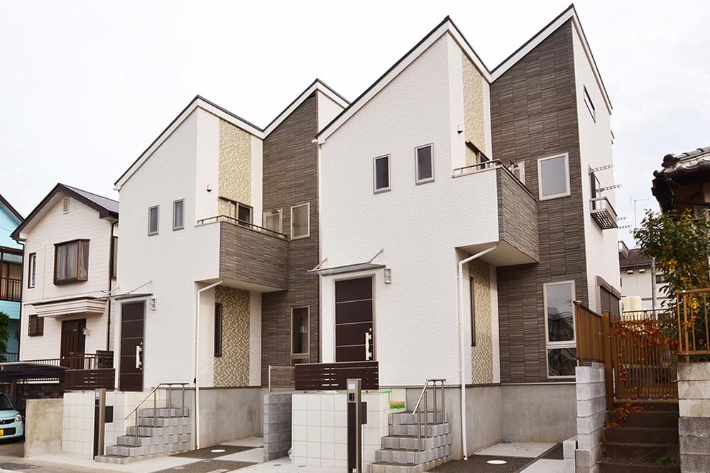 Local appearance photo. Stylish appearance. Screen left is A Building ・ The right side is the B Building.