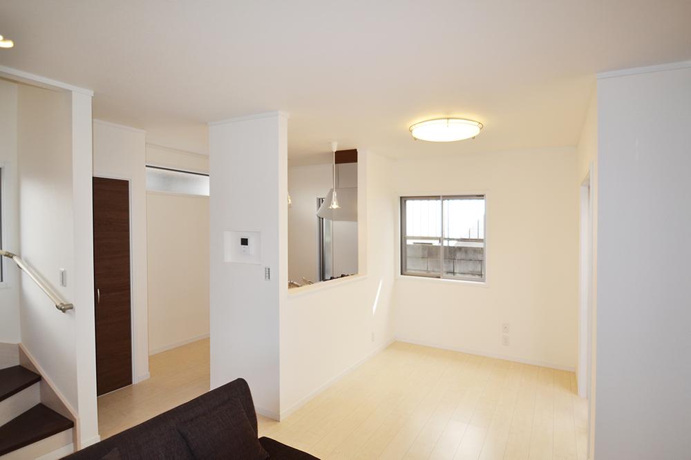 Living. At 14.79 Pledge of living, It is very popular face-to-face kitchen.