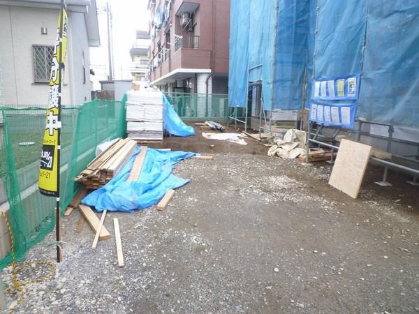 Parking lot. Local (10 May 2013) Shooting