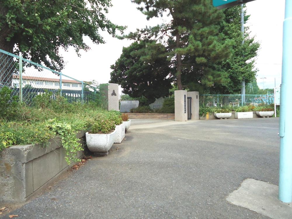 Junior high school. Daisuna soil 1200m up to junior high school