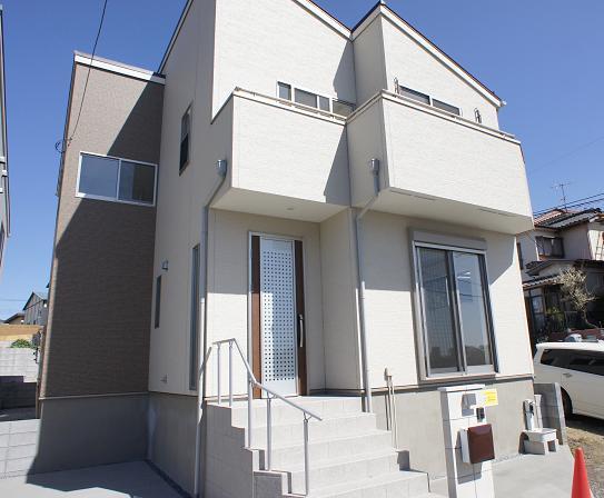 Local appearance photo. Yang per well per southwest side of the road!