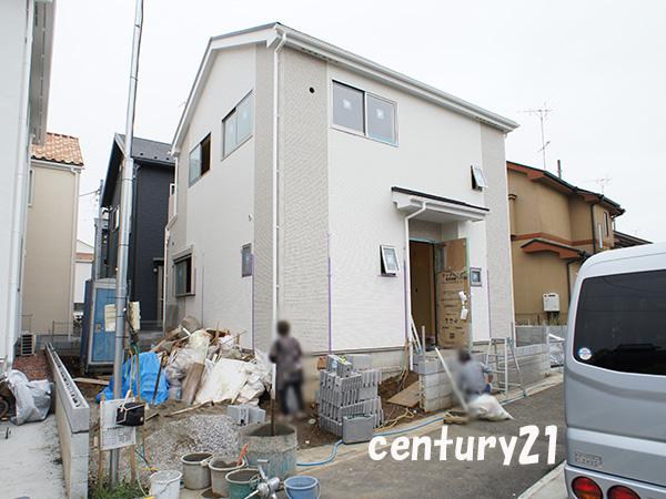 Local photos, including front road. 10 / 24 shooting