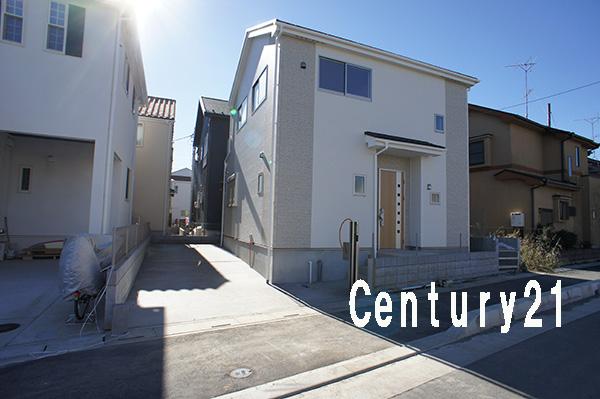 Local photos, including front road. 11 / 13 shooting