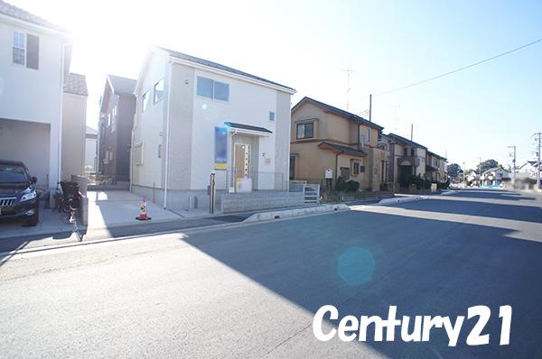 Local photos, including front road. 12 / 5 shooting