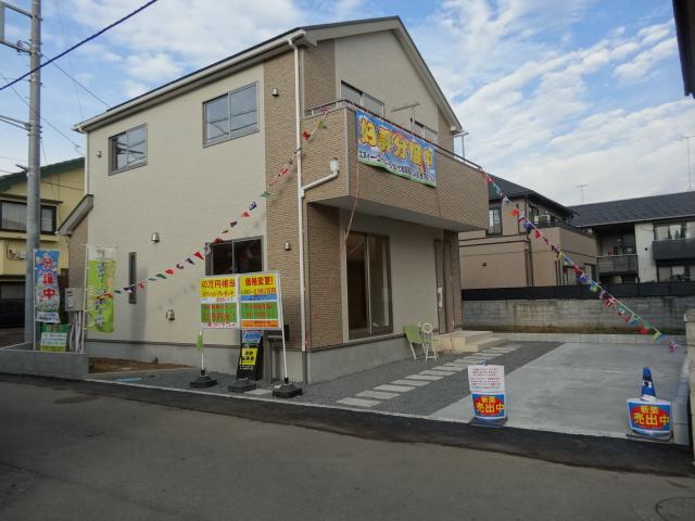 Local photos, including front road. This day's Mr..