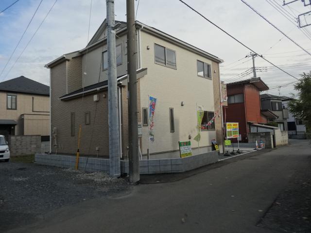 Local appearance photo. Is a corner lot