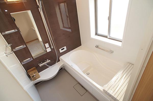 Bathroom. 4 Building