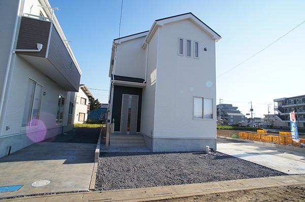 Local appearance photo. Building 2