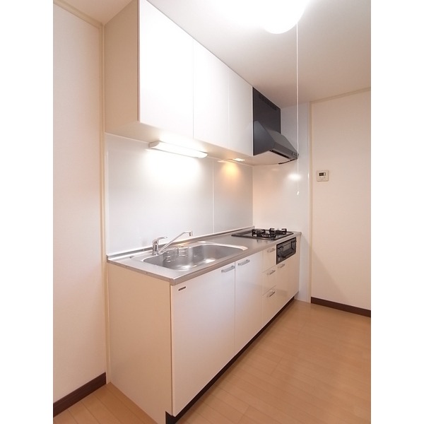 Kitchen. 3-burner stove