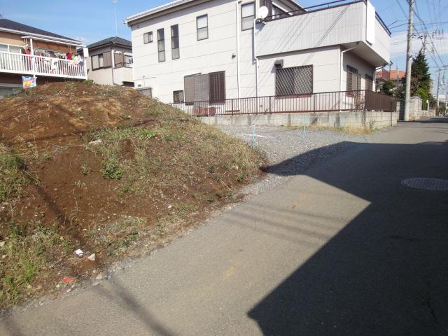 Local photos, including front road. Local (11 May 2013) Shooting