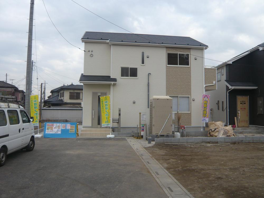 Local photos, including front road. ◆ 6m of the front road clear!