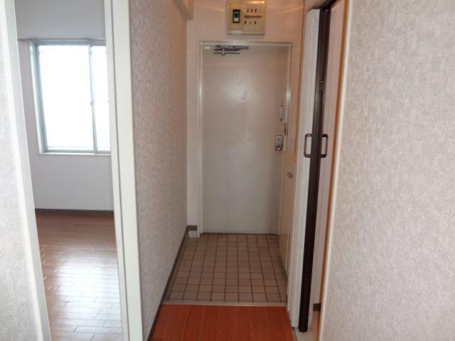 Entrance. With a shoe box