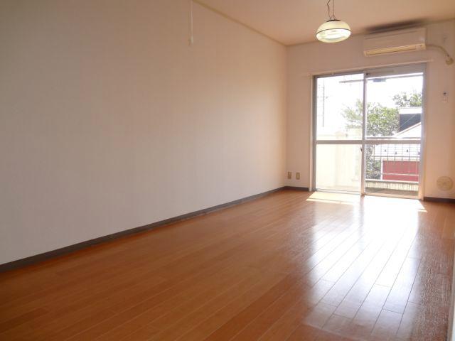 Living and room. Flooring of the state is also good!