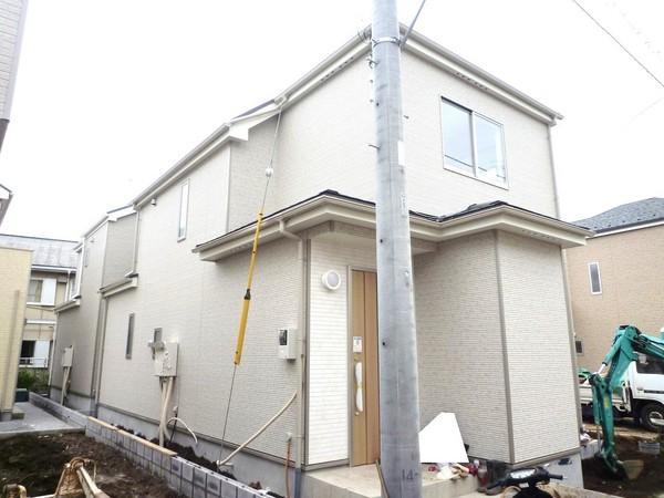 Local appearance photo. Local (10 May 2013) Shooting