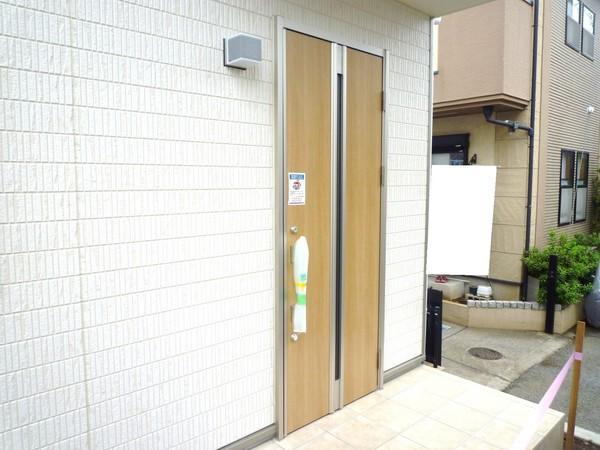 Entrance. Local (10 May 2013) Shooting