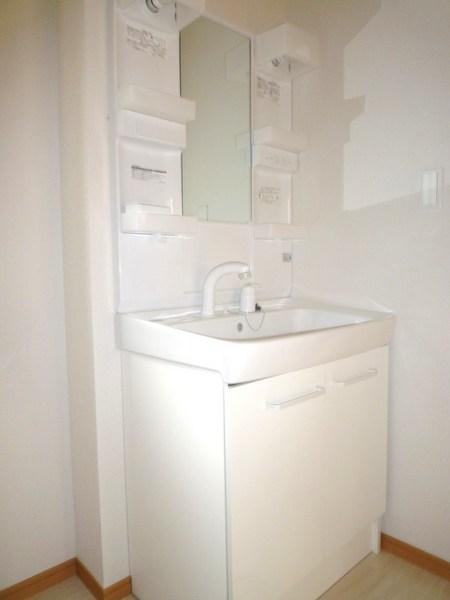 Wash basin, toilet. Indoor (10 May 2013) Shooting