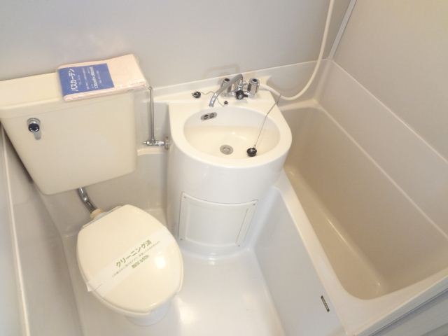 Bath. Unit bus with cleanliness