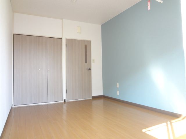 Living and room. I will able to live comfortably in a stylish room