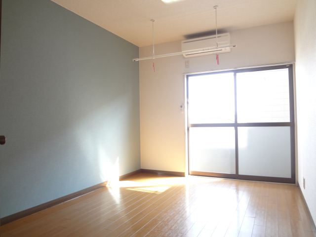 Living and room. Now accent Cross. Stylish rooms