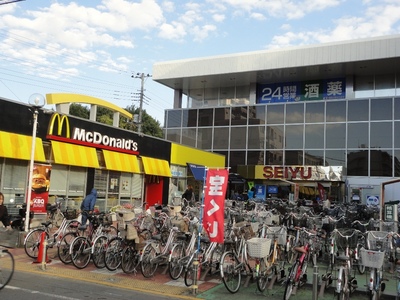 Supermarket. Seiyu to (super) 310m