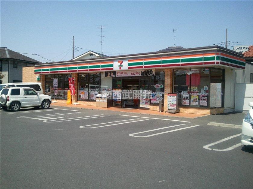 Convenience store. 540m to Seven-Eleven