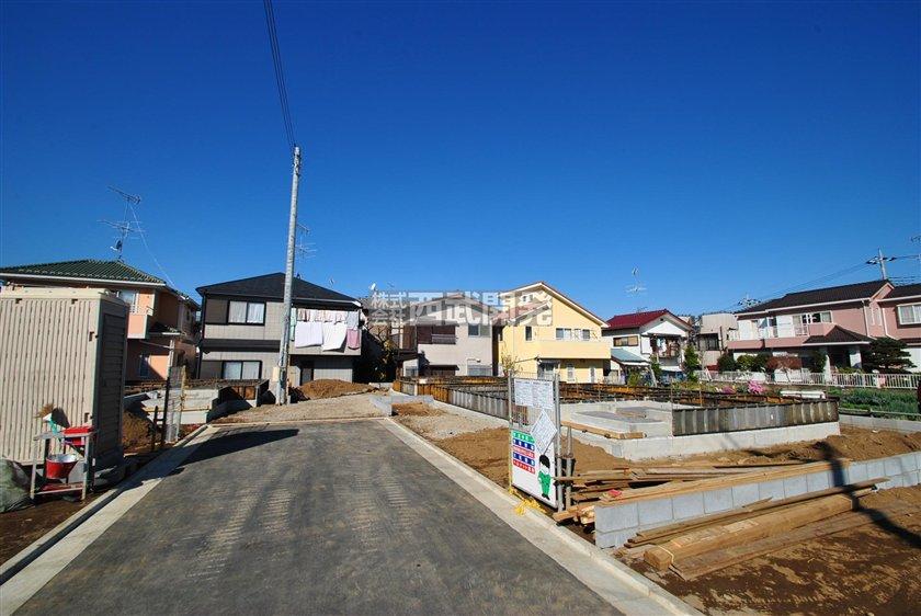 Local photos, including front road. Local (12 May 2013) Shooting