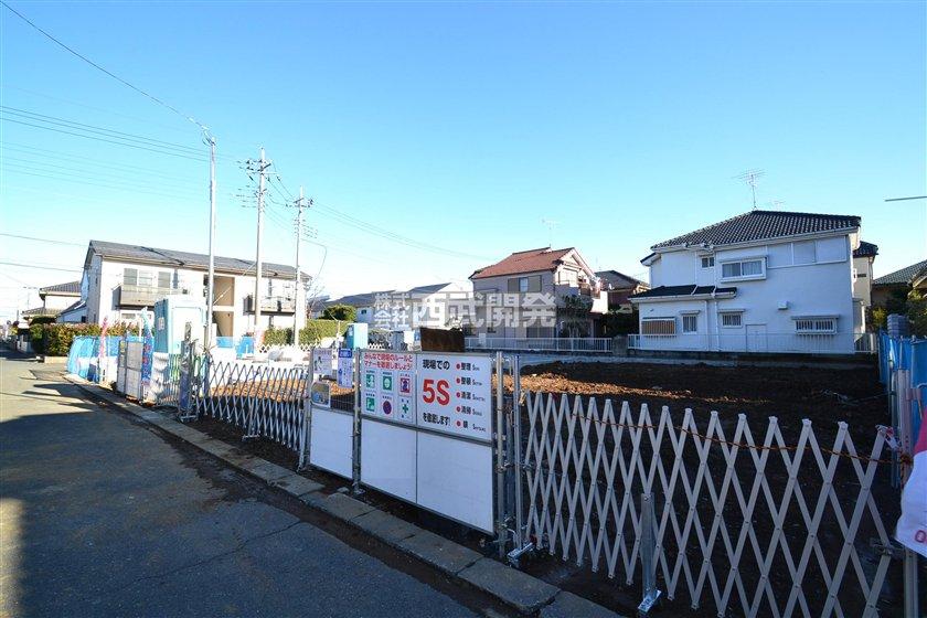 Local photos, including front road. Local (12 May 2013) Shooting