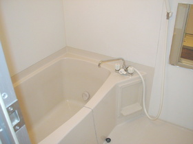 Bath. High temperature difference Yushiki bus