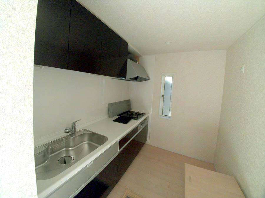 Kitchen. Was building completed. Such as the actual image from per yang, We have to wait all the time so you can see directly.