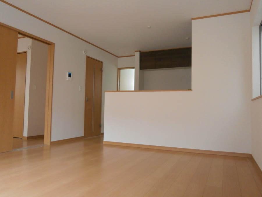 Living. Was building completed. Such as the actual image from per yang, We have to wait all the time so you can see directly.