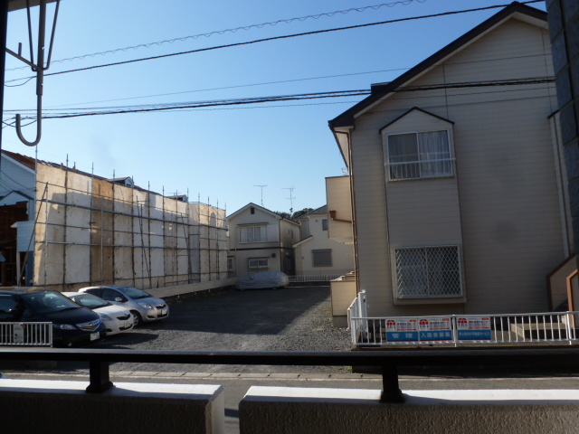 View. It is also a good per yang without adjacent buildings also on the first floor