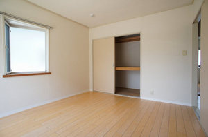 Living and room. Large windows