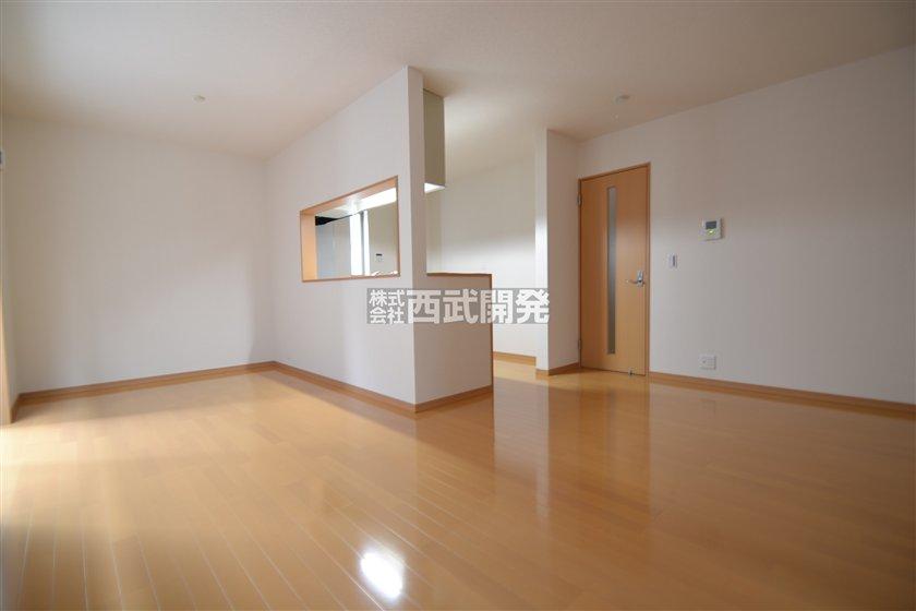 Living. Living (November 2013) Shooting