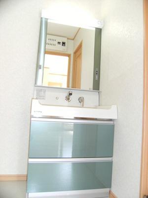 Wash basin, toilet. Room (May 2013) Shooting Our construction cases Bathroom vanity Cleanup made The surface of the stainless steel material is produce a feeling of luxury       Wide mirror selectable.