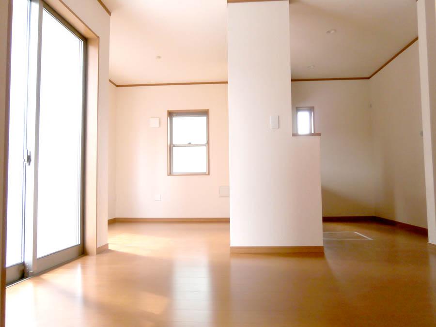 Living. Was building completed. Such as the actual image from per yang, We have to wait all the time so you can see directly. 