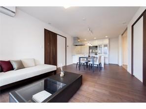 Full of sense of openness LDK. When you return home, family to go on the second floor of a private room and washroom, Because through this "center living", Born a natural conversation (all photos 5 points local model house)