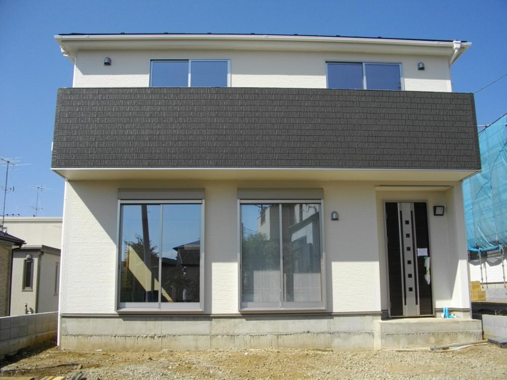 Local appearance photo. Local (11 May 2013) shooting the second phase 1 Building