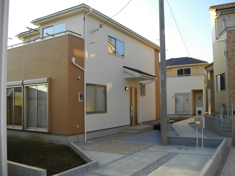 Local appearance photo. Phase 1 1 Building, Building 2