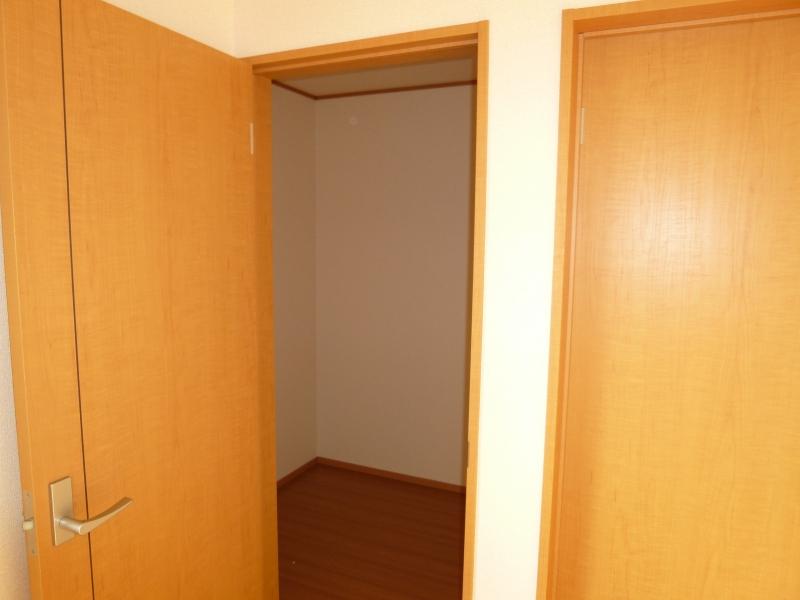 Receipt. Walk-in closet