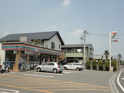 Convenience store. 220m to Seven-Eleven (convenience store)