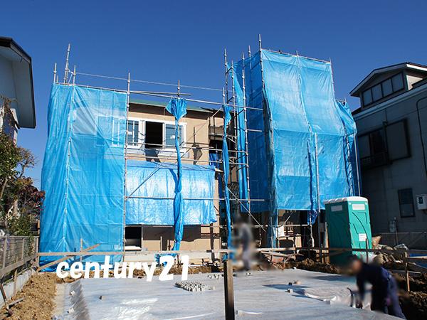 Local appearance photo. Within walking distance to the station. Two car space. Seismic + damping housing