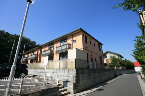 Building appearance. Day good! Is a monthly parking in front of!