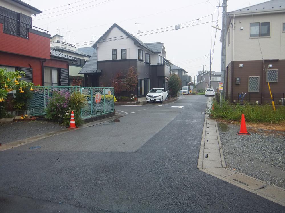 Local photos, including front road. Local (11 May 2013) Shooting