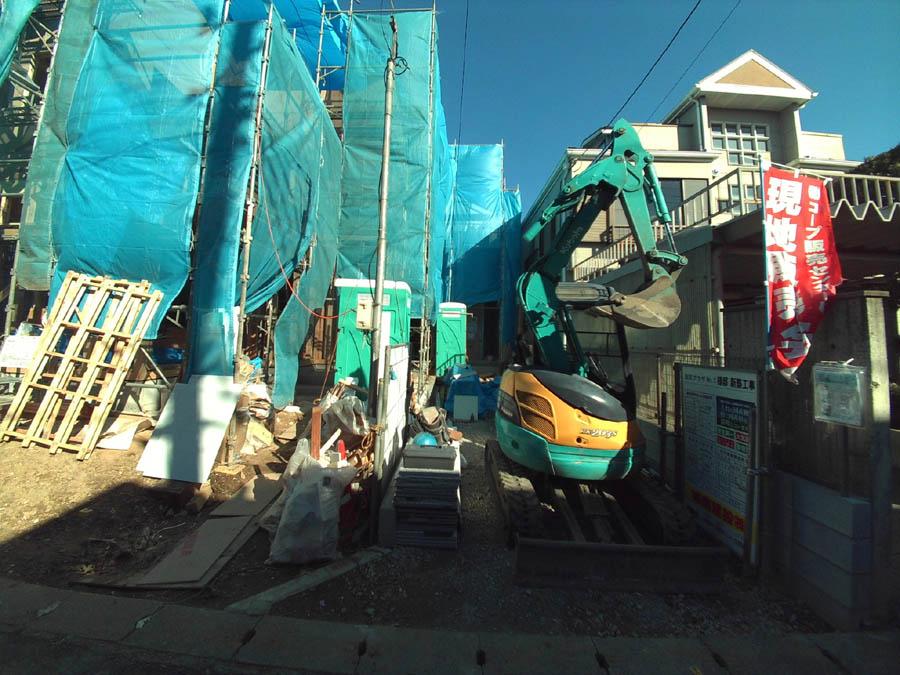 Local photos, including front road. We offer the same use the finished model house of this property. Please feel free to contact us. 