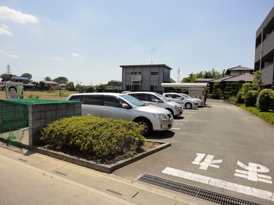 Building appearance. Parking conditioning