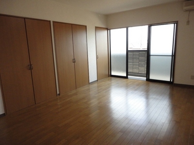 Living and room. Spacious Western-style 12 Pledge