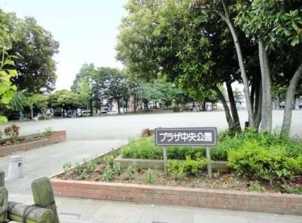 park. Until the Plaza Central Park 710m