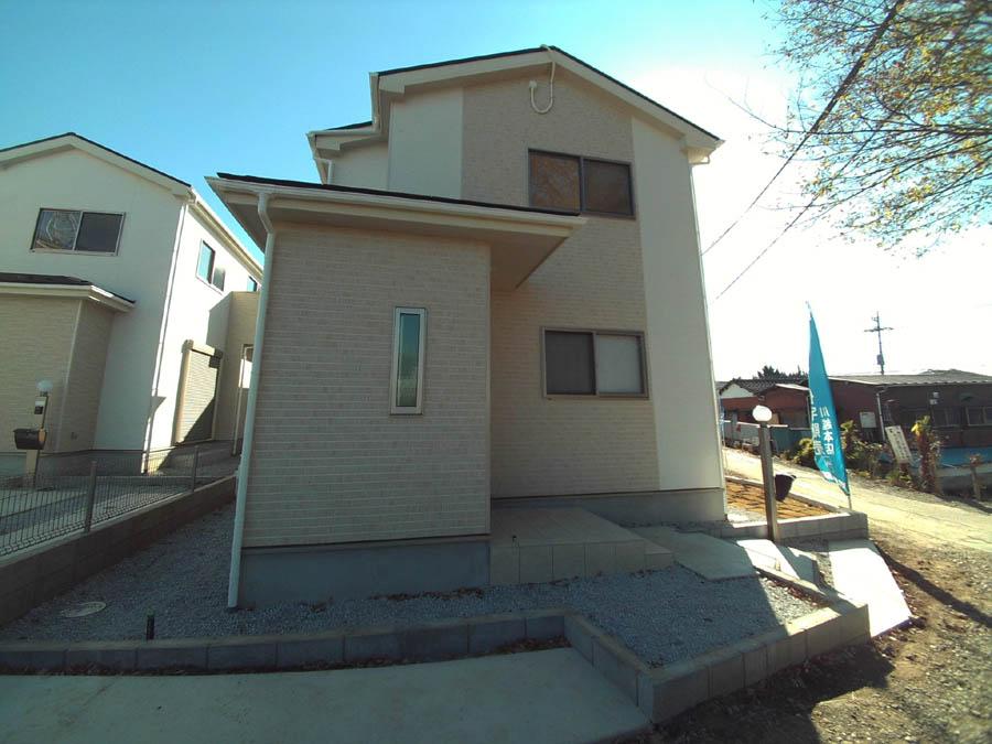 Local photos, including front road. Building 2 has been building completed. Such as the actual image from per yang, We have to wait all the time so you can see directly. 