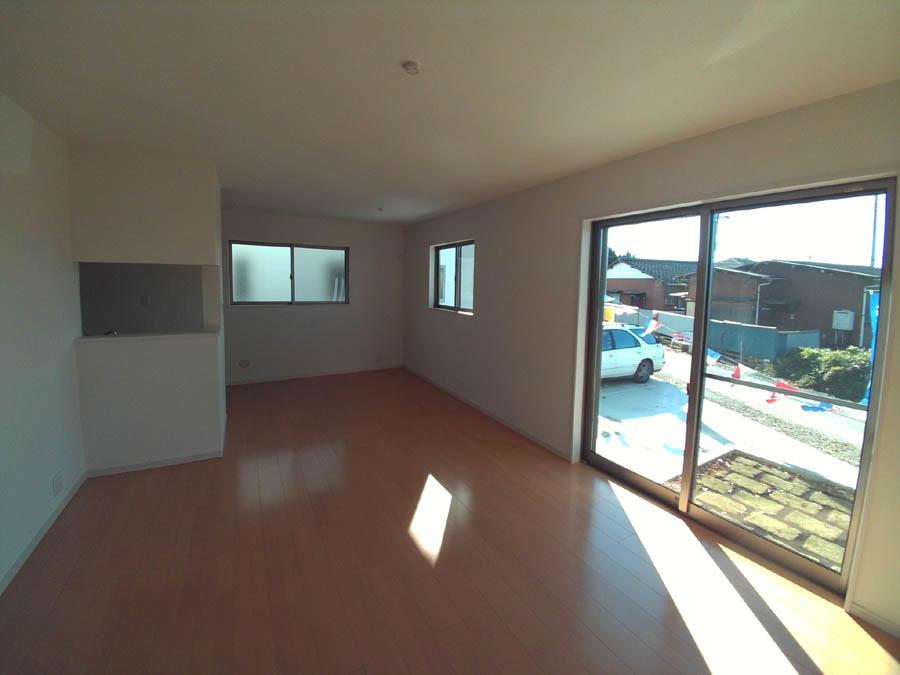 Living. Was building completed. Such as the actual image from per yang, We have to wait all the time so you can see directly. 